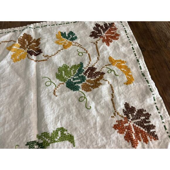 Vintage Embroidered Table Runner Fall Leaves - Picture 3 of 5